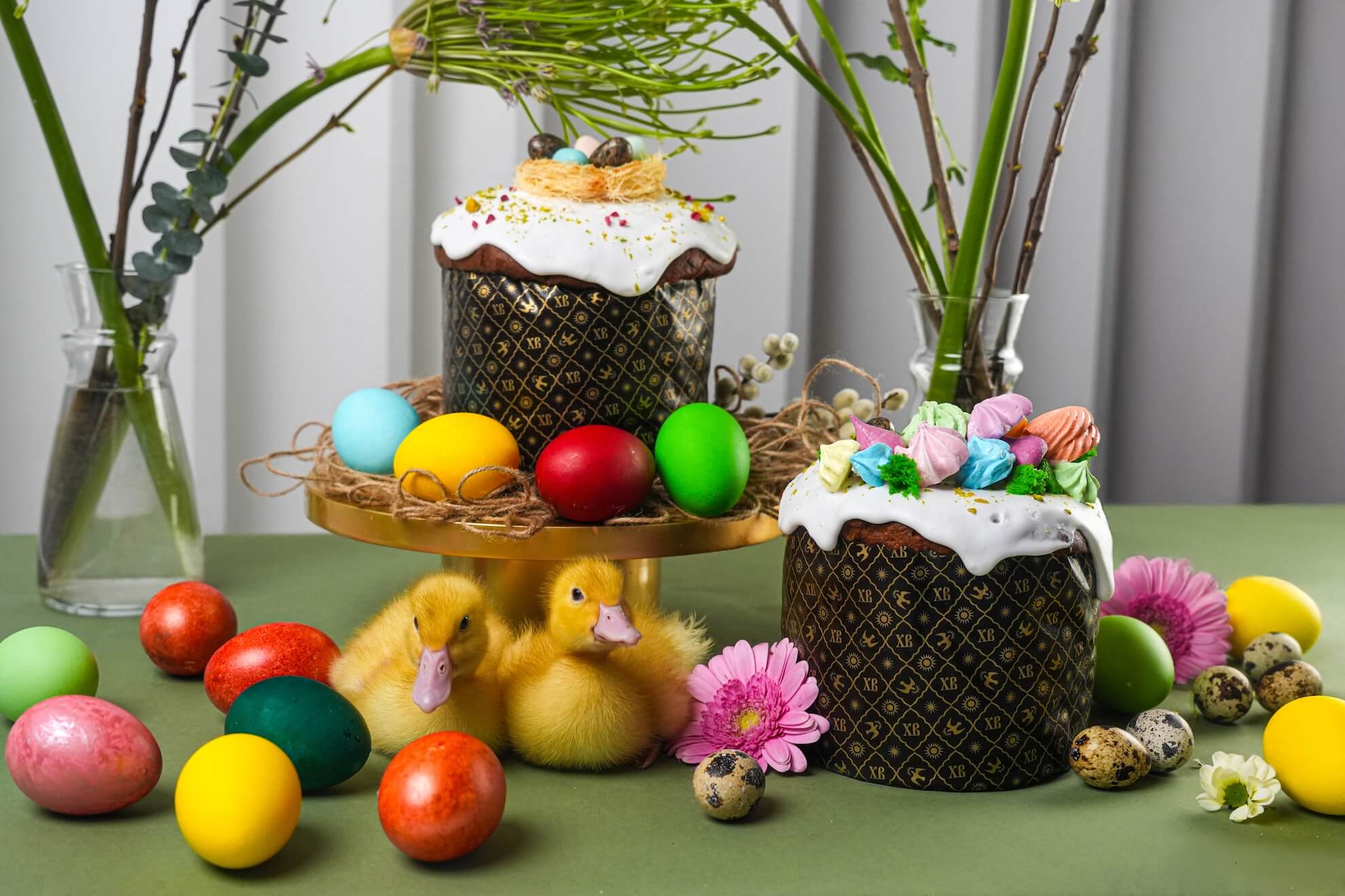 В ресторане «Зарядье»: яркие куличи всего за 850 руб. (650 г), в которых главные ингредиенты - забота, тепло и много любви